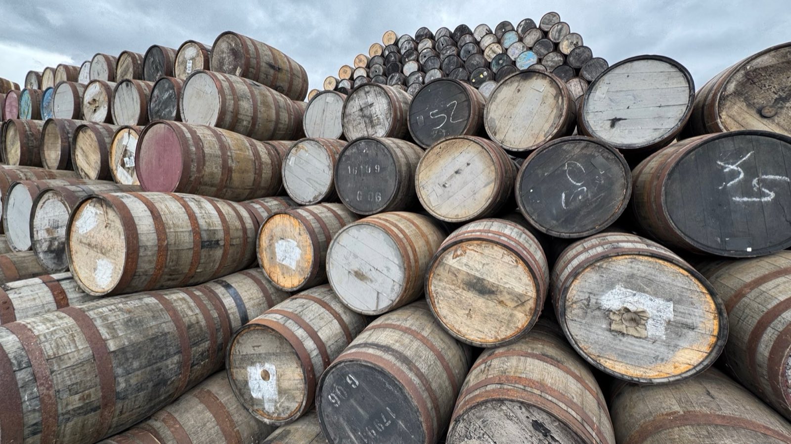 Atmospheric barrel storage used as concept imagery